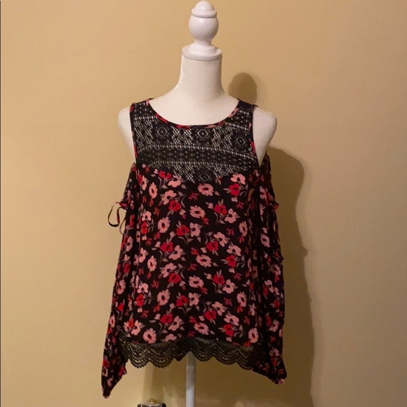 Express Tops - ⭐️Host Pick⭐️Express cold shoulder blouse